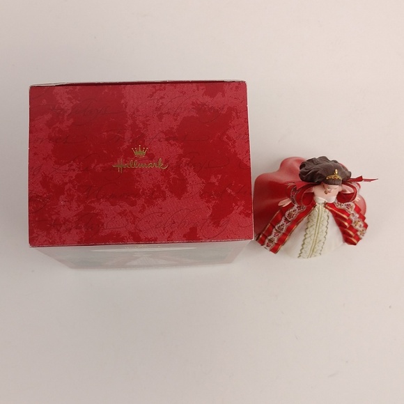 Hallmark Holiday Barbie 1997 Keepsake Ornament - Picture 8 of 12